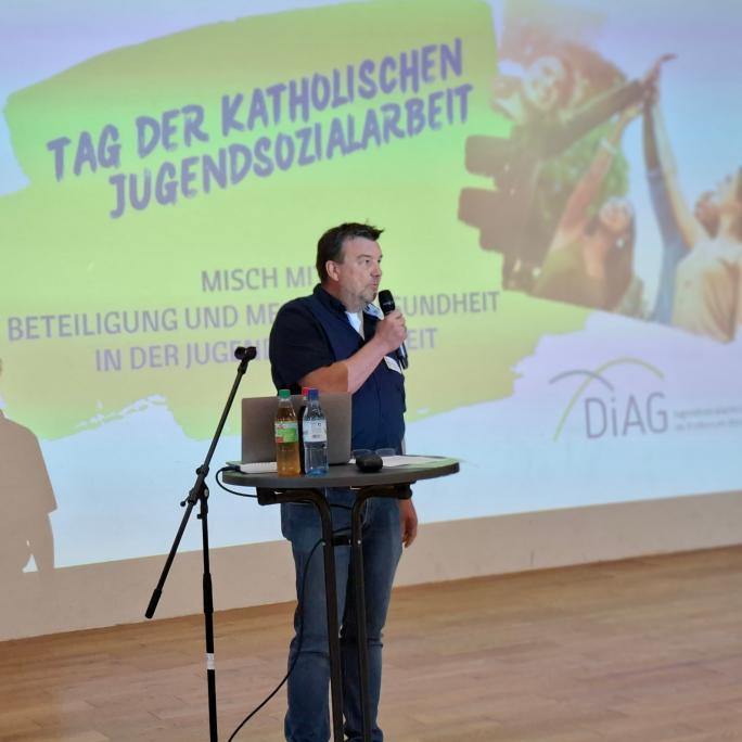 DiAG Vorsitzender Andreas Hildebrandt begrüßt zum Tag der Jugendsozialarbeit am 9.10.2026 in Altenberg